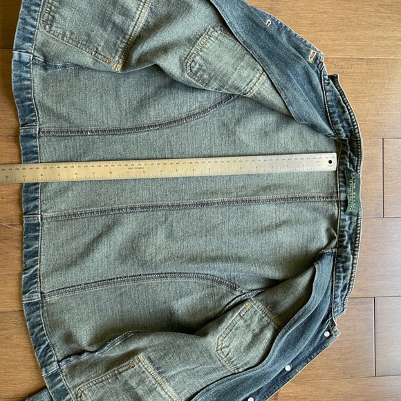 Denim Jacket Waist Length Shoulder Epaulets-  Harve Benard - Picture 6 of 10